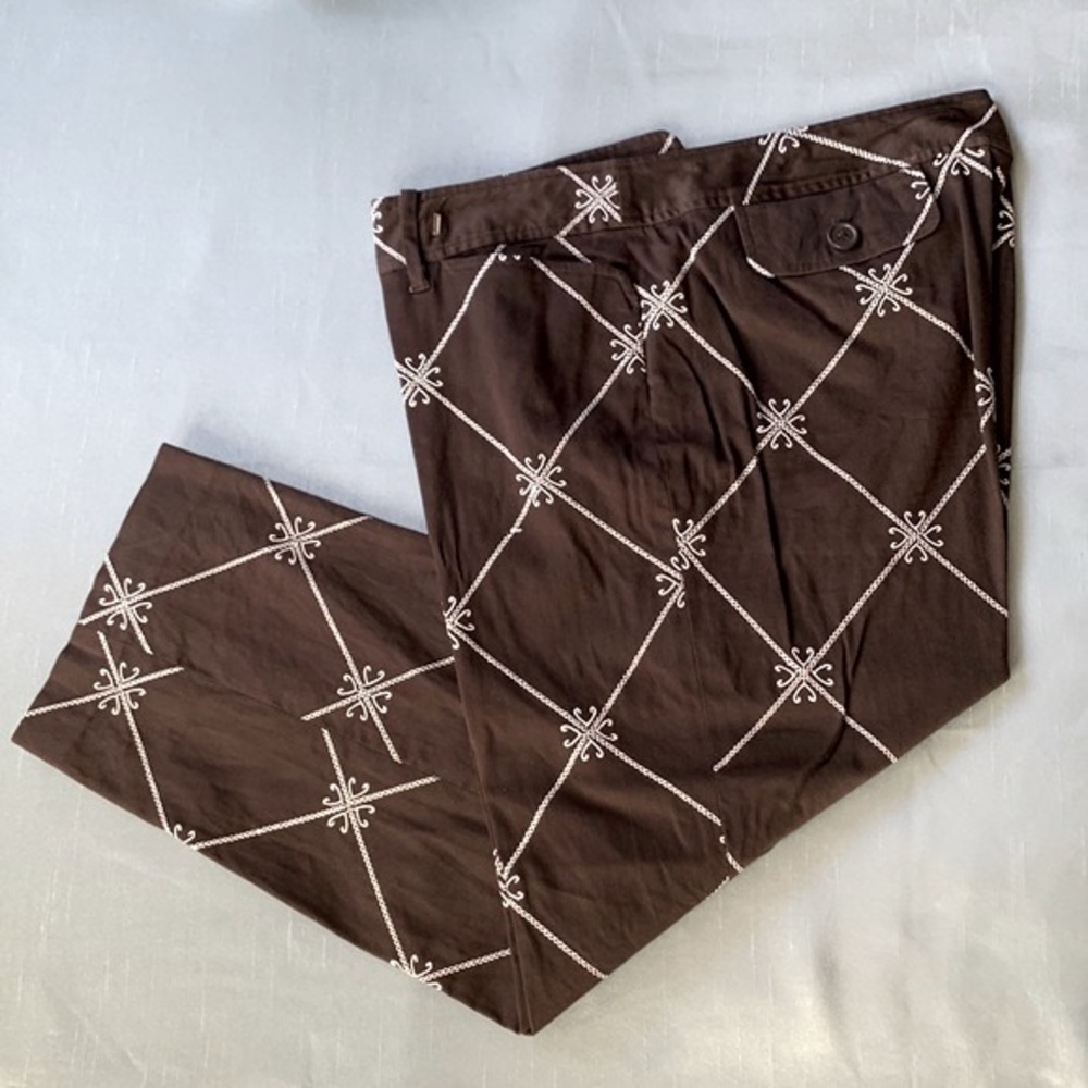 Super-cute pair of brown LOFT pants with white stitching!